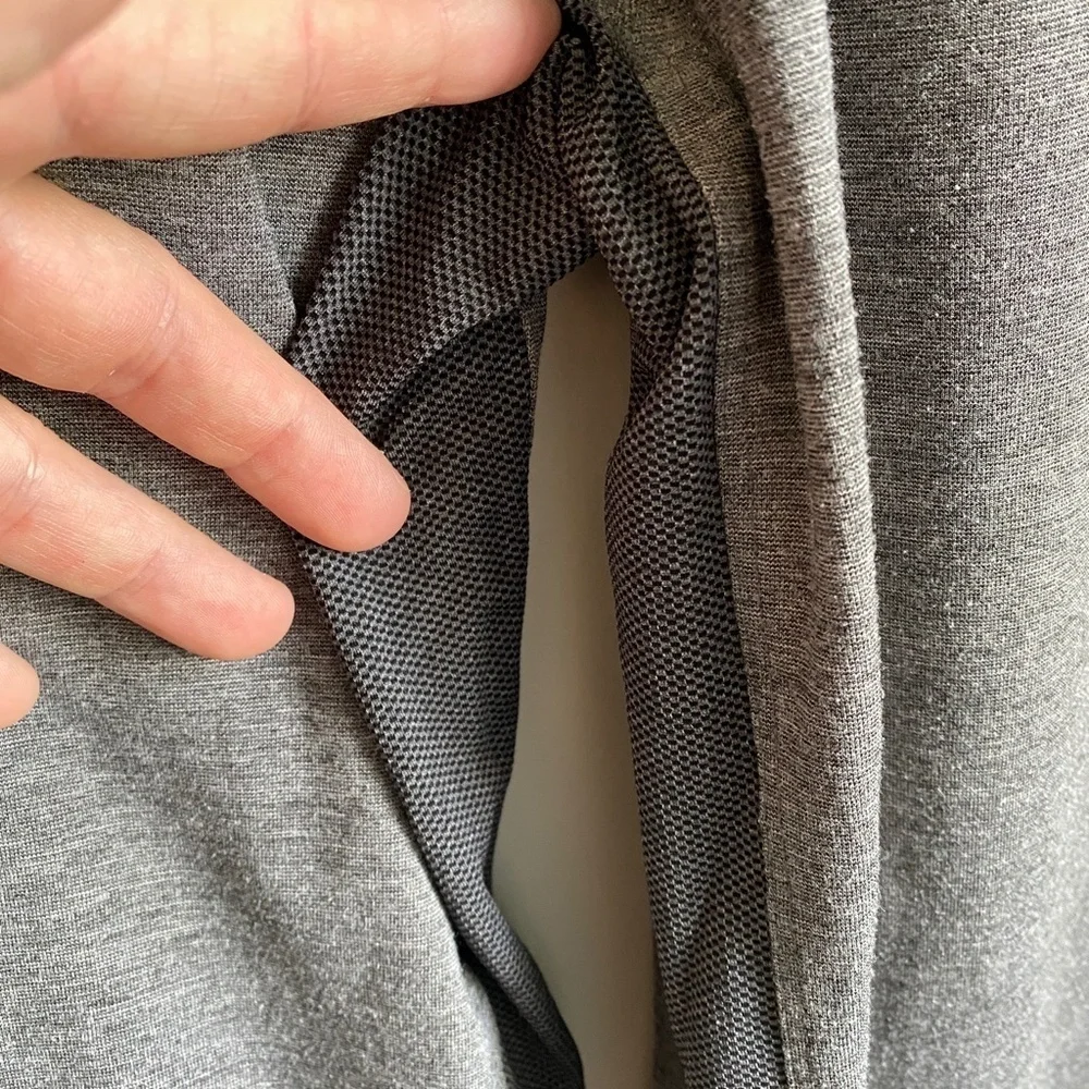 Lululemon Men's Gray Long Sleeve Activewear‎ T-shirt Size Large - Picture 4 of 11